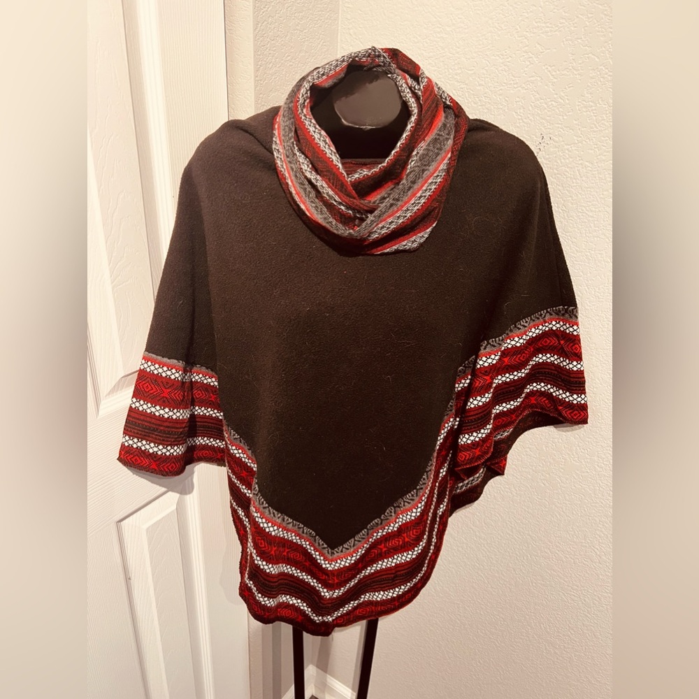 Le Moda Spanish-inspired gorgeous poncho ONE SIZE